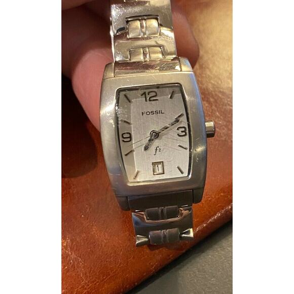 Women's 23mm Brushed Metal Tone Fossil F2 watchES-9555, Date Window, WR 30M - Picture 1 of 3